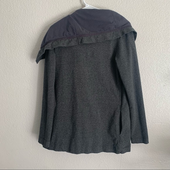 Lululemon heather gray cocoon wrap button jacket 6 - Picture 2 of 6